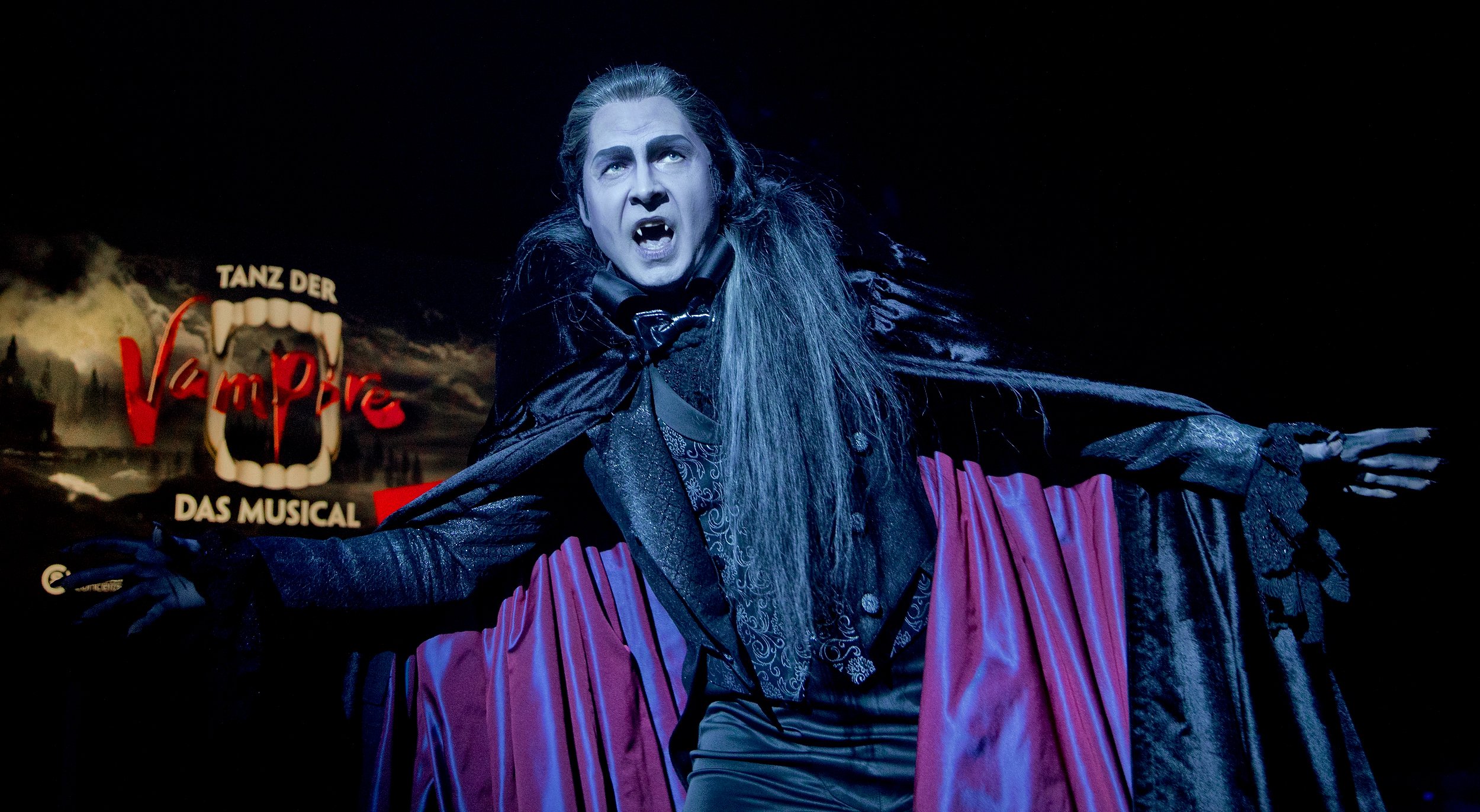 TANZ DER VAMPIRE David Arnsperger wird Graf in Köln TANZ DER VAMPIRE David Arnsperger wird Graf in Köln