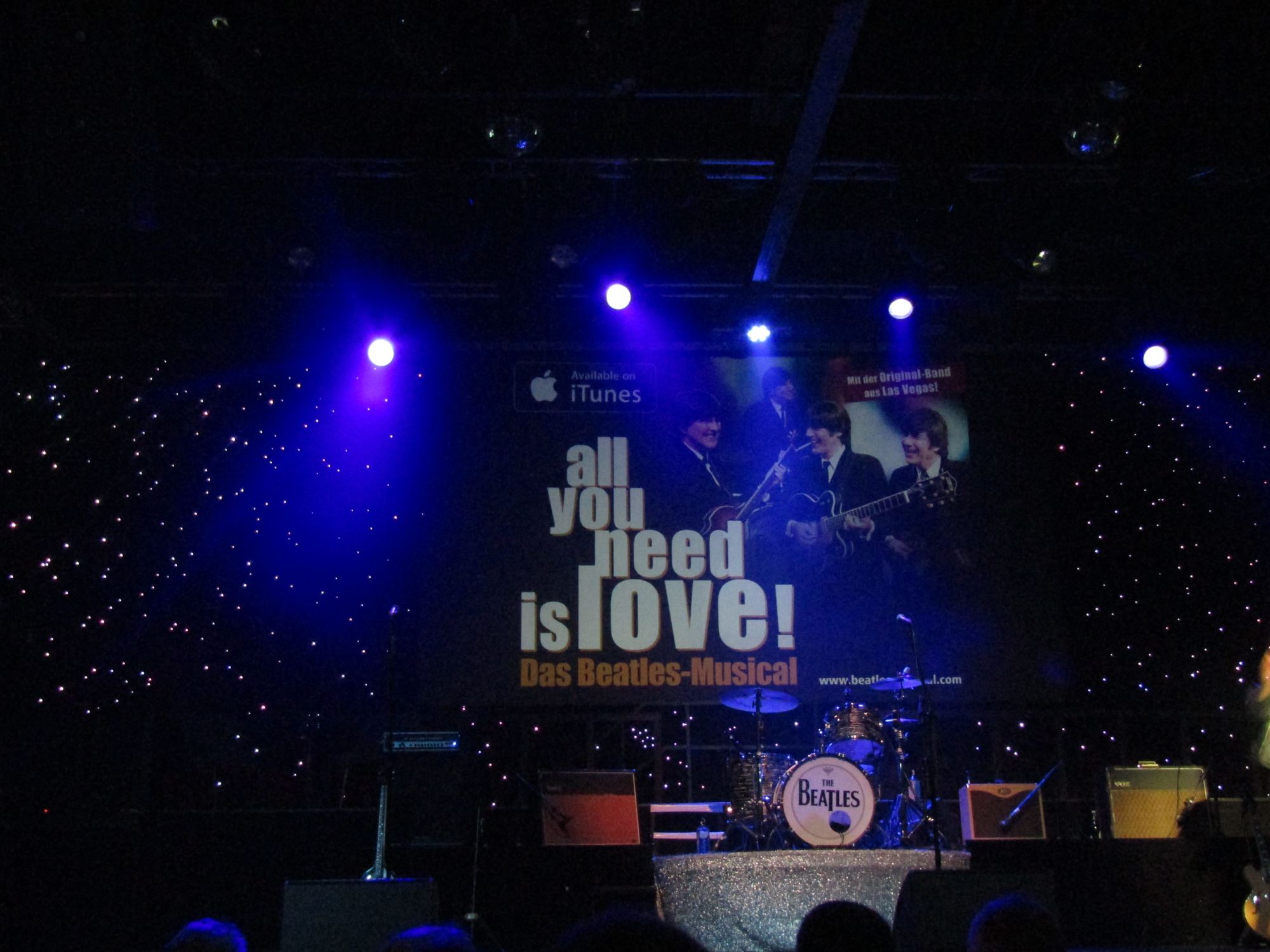 ALL YOU NEED IS LOVE THE BEATLES MUSICAL Kritik Musical1