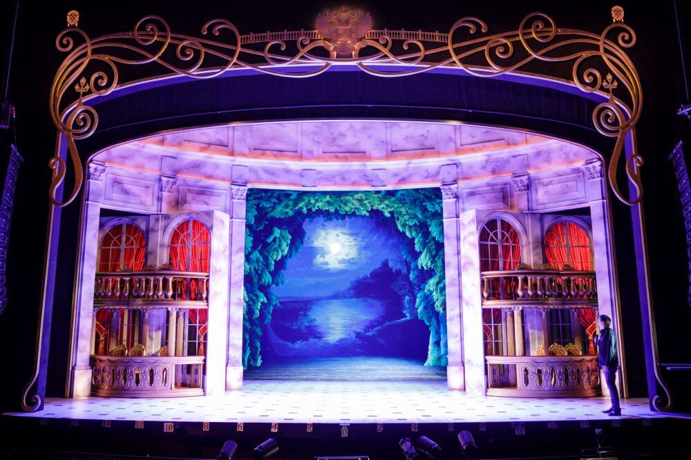 Die Bühne von Anastasia -Das Musical