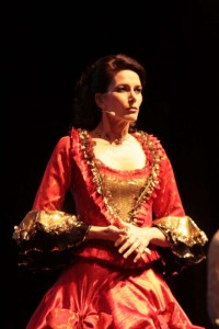 Beatrix Reiterer als Königin Anna