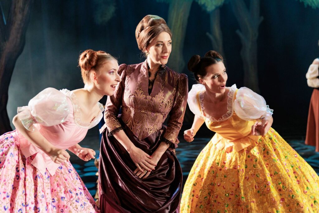 Cinderella Stiefmutter und Stiefschwestern