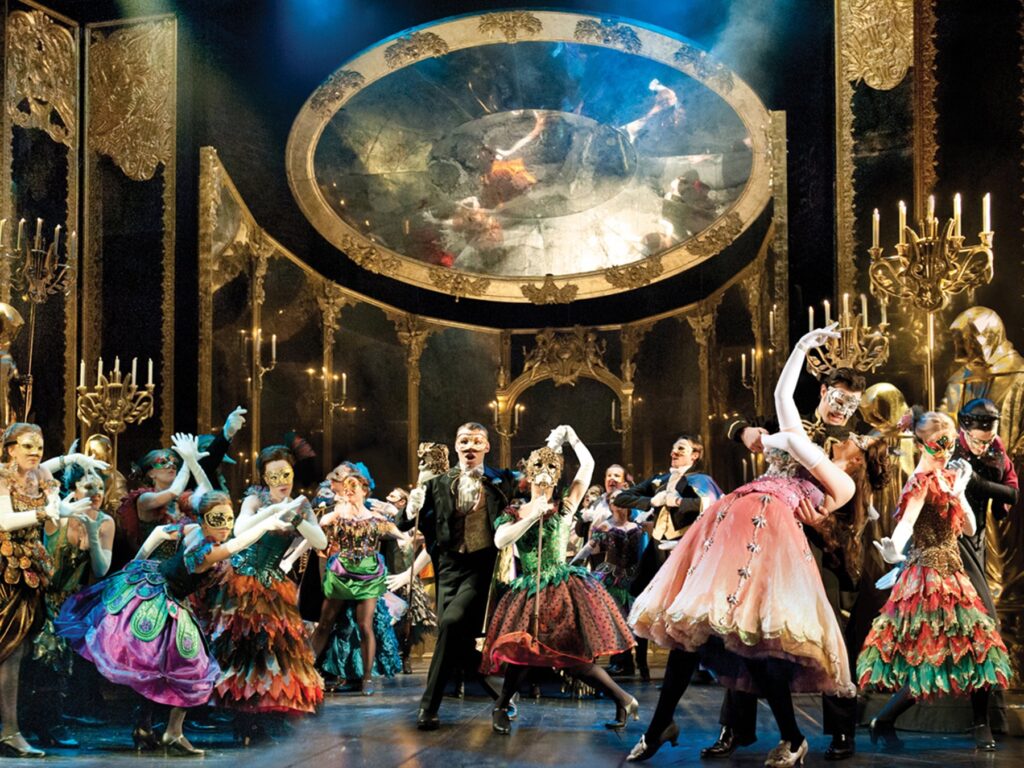 Prachtvolle Opernszene aus der Neuinszenierung von DAS PHANTOM DER OPER
