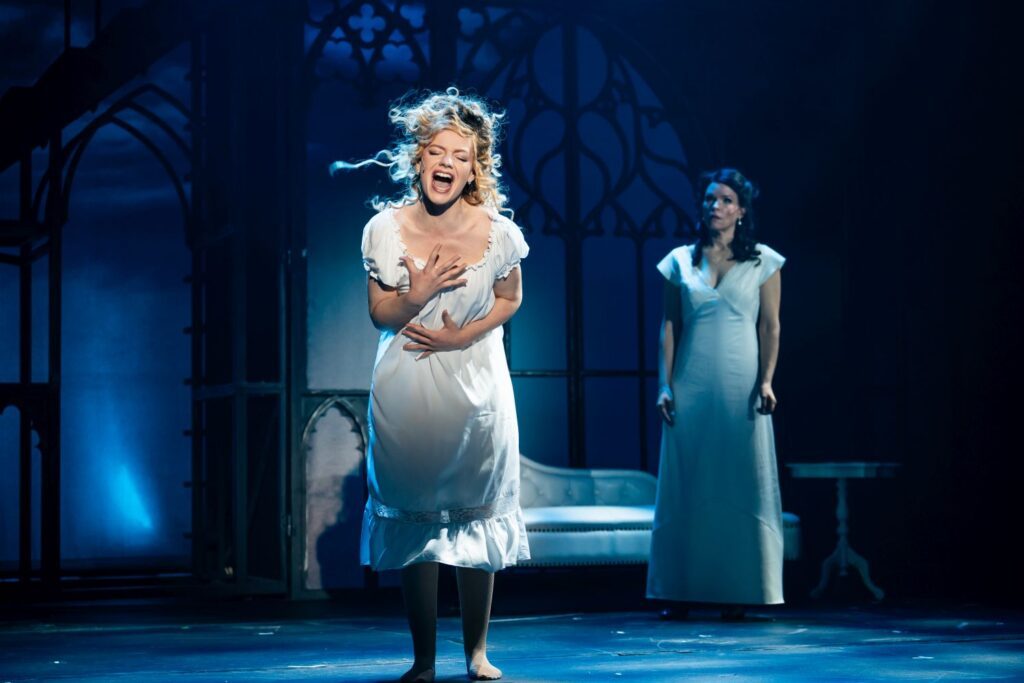 Dracula Tour Musical - Lucy und Mina