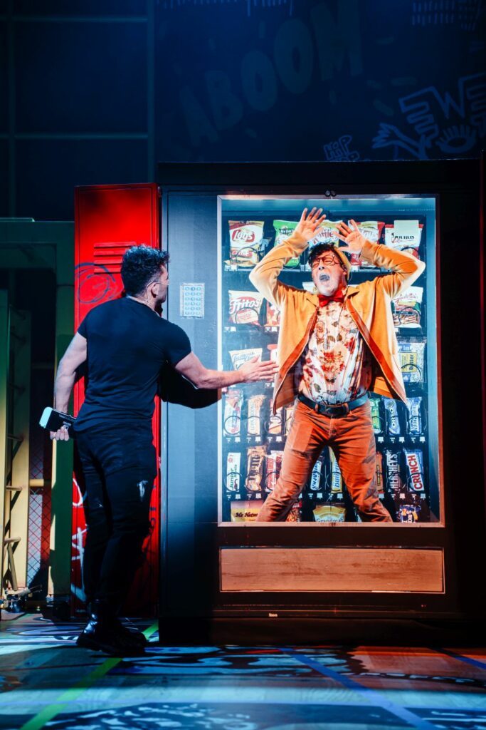 Fack Ju Göhte Musical Junge im Snackautomaten eingesperrt