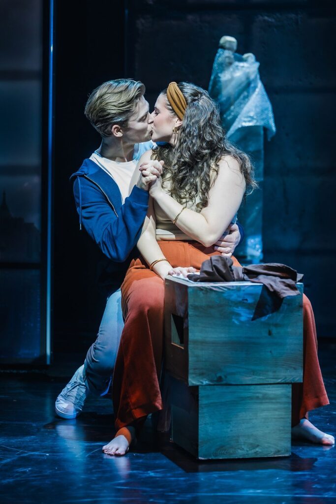 Ghost BMT - Sam und Molly Kuss