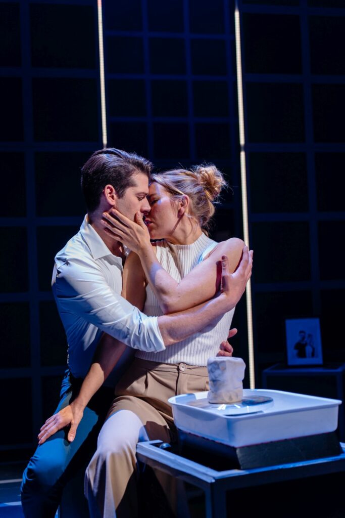 Ghost Sam und Molly Kuss