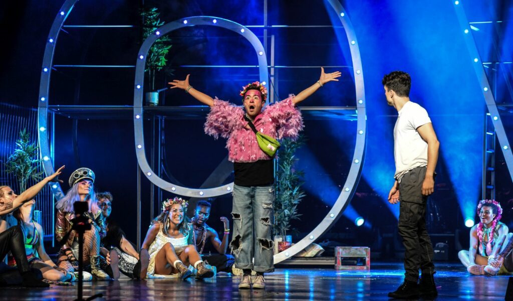 Hair München Person in flauschiger Jacke