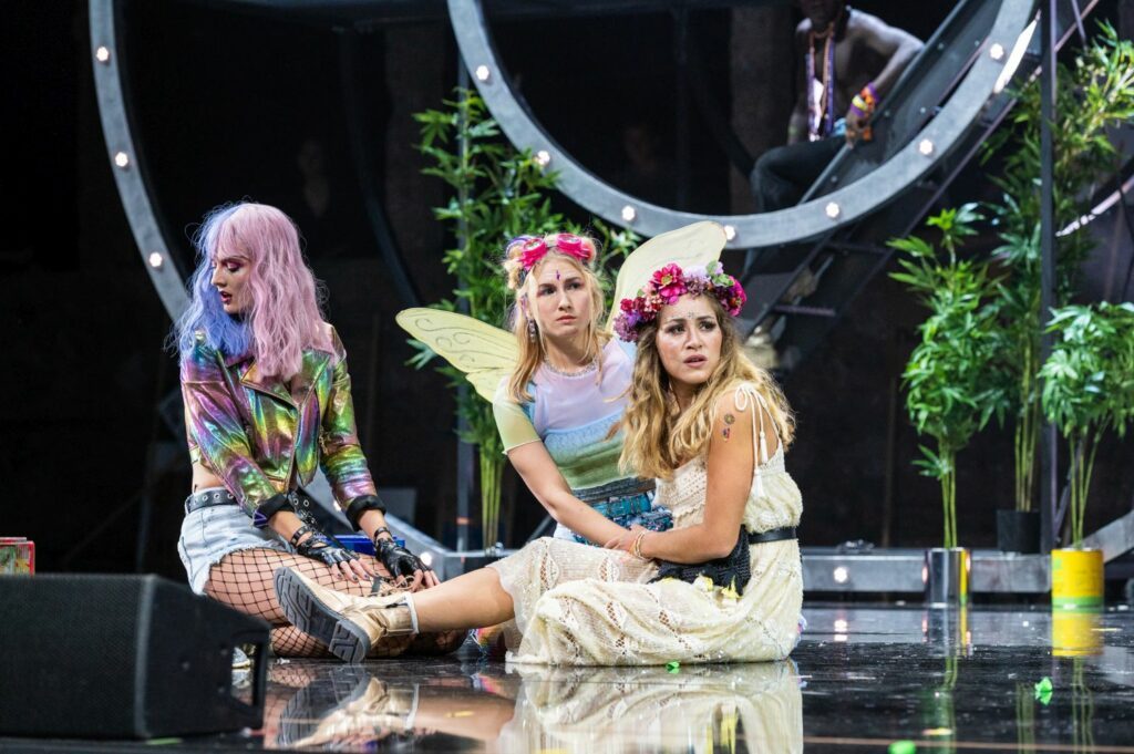 Hair München drei Mädchen sitzend