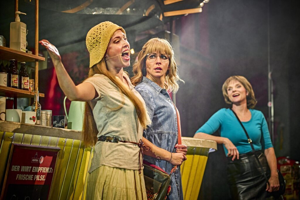 Frauen am Imbiss im Musical Heiße Ecke