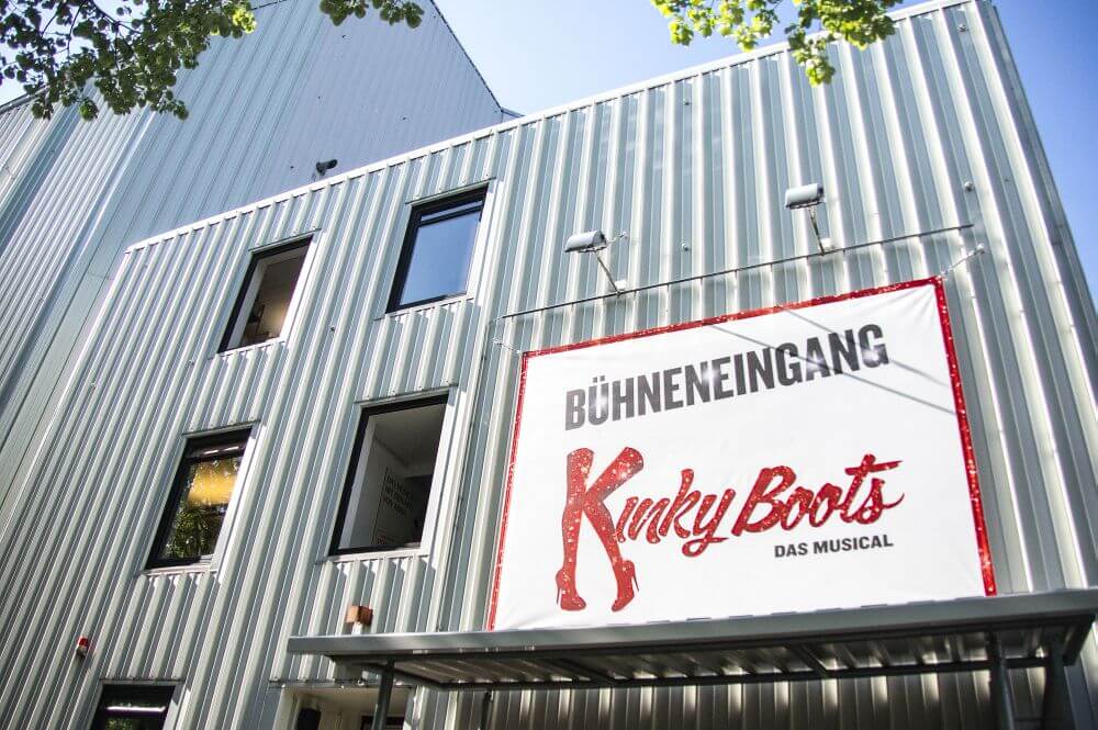 Der Kinky Boots Bühneneingang vom Operettenhaus