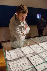 Marius in der Otto-Ausstellung