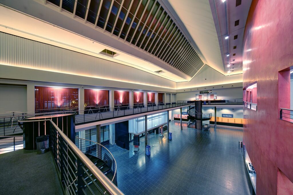 Musical Theater Basel Foyer oben und unten Überblick