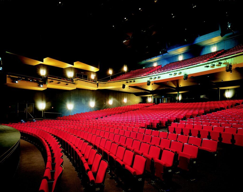 Musical Theater Basel Bestuhlung seitlich