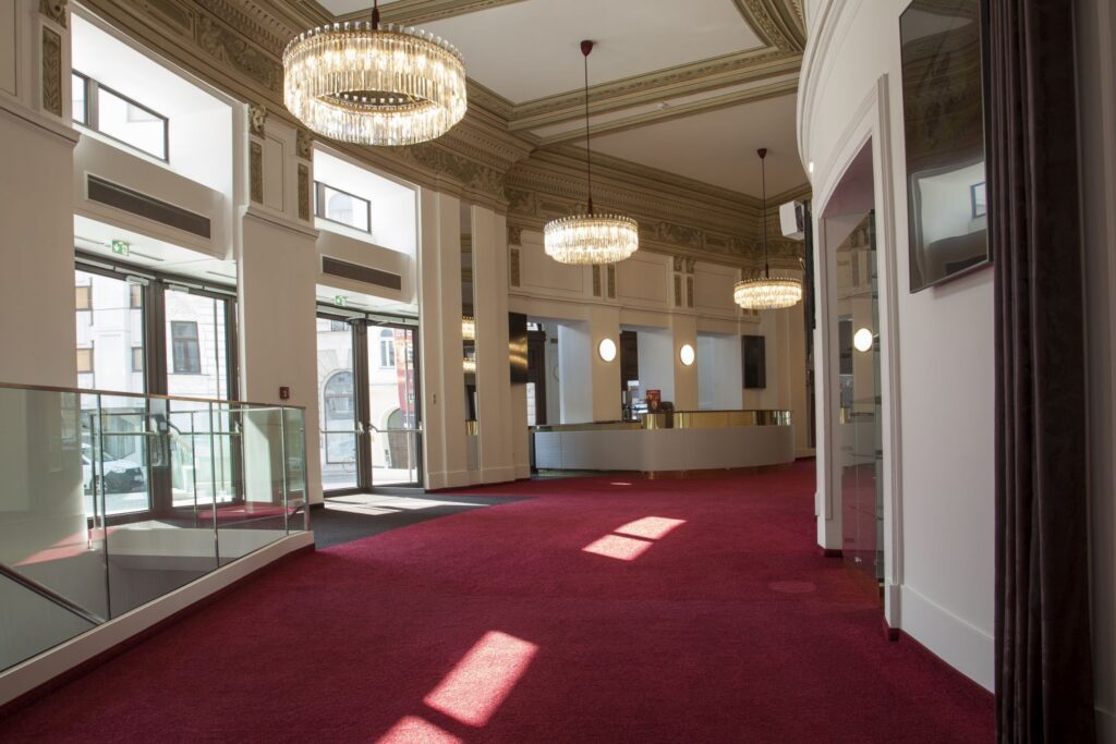 Raimund Theater Eingang
