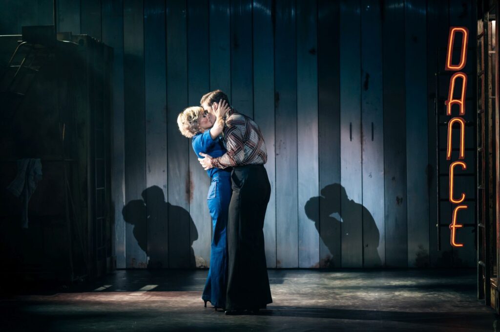 Saturday Night Fever Kuss