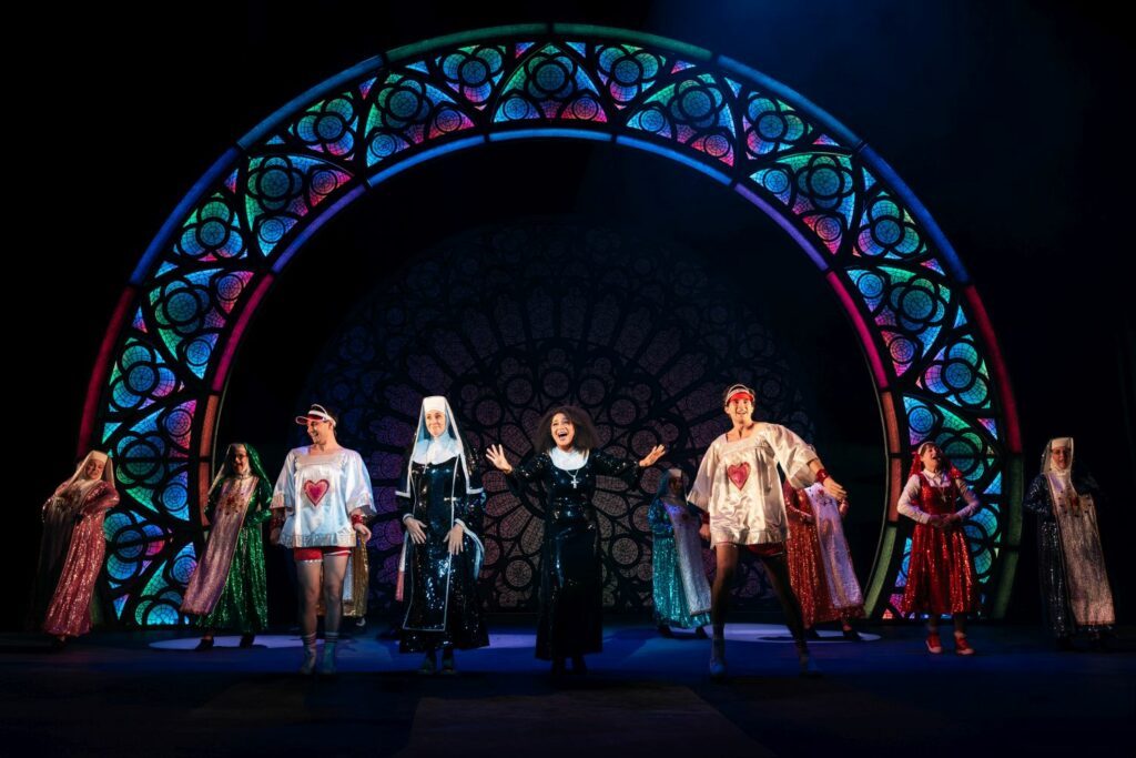 Sister Act Showslot Deloris Ensemble Auftritt