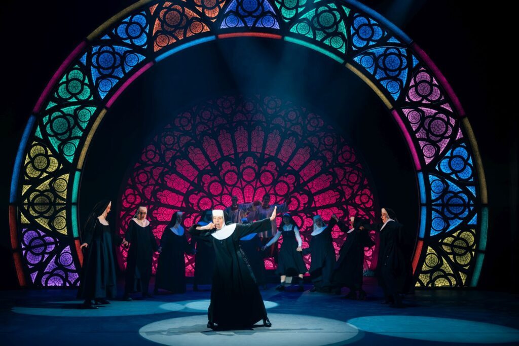 Sister Act Mutter Oberin mit Nonnenchor