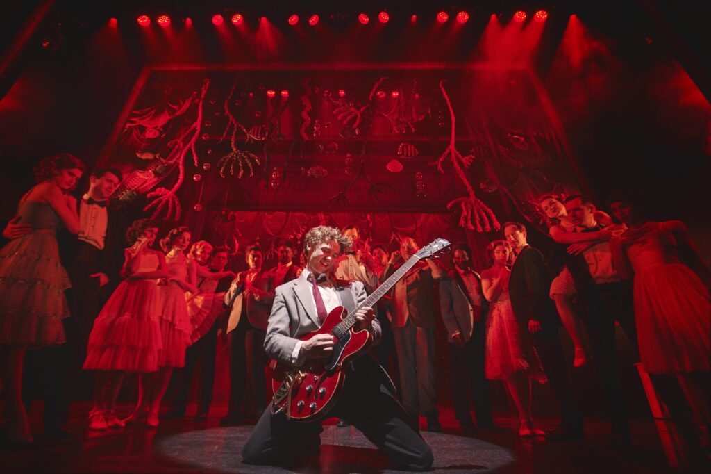 Bühnenbild des Musicals ZURÜCK IN DIE ZUKUNFT in Hamburg